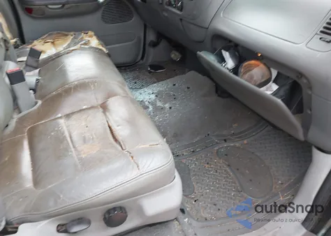 2001 Ford F-150 King Ranch Edition/Lariat/Xlt from USA, damaged, VIN 1FTRW08L01KB87492